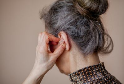 Լսողության կորստի 5 նշան, որոնք չպետք է անտեսել. լսողական սարքեր