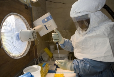 Drugmaker to launch clinical trial of Ebola vaccine