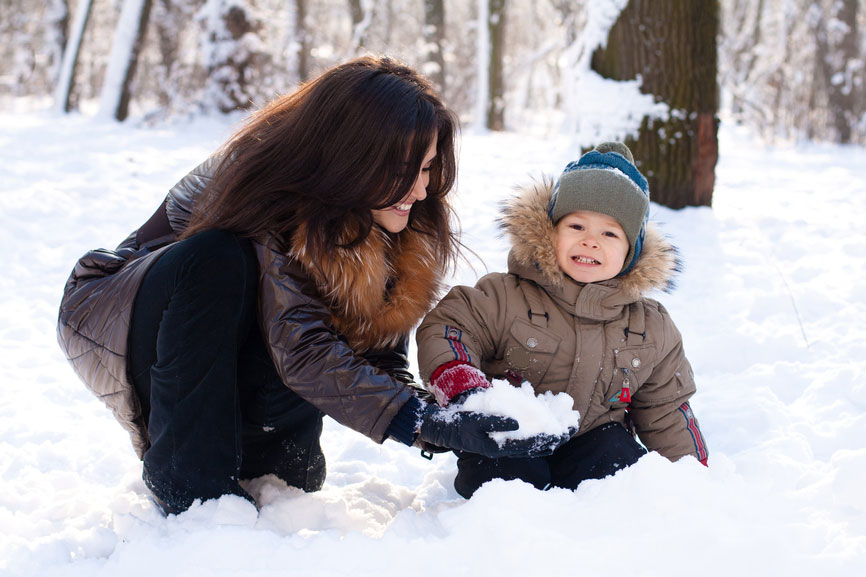 Ինչպե՞ս հասկանալ, որ երեխան մրսում է. ինչպե՞ս հագուստ ընտրել ձմեռային զբոսանքի համար
